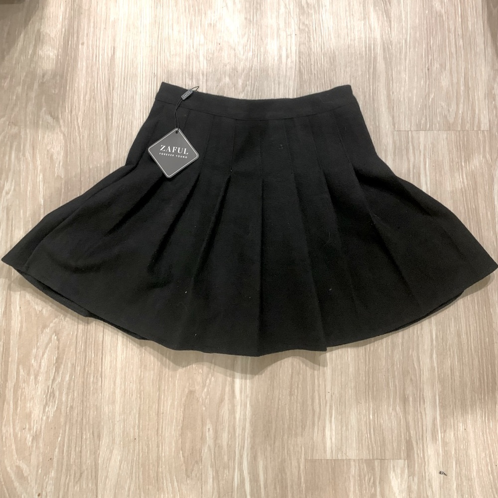 NWT Zaful black pleated skort - M/L